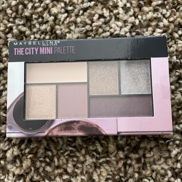 Drug store eyeshadow bundle - Picture 3 of 4